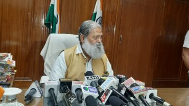 अनिरुद्धाचार्य विवाद में मंत्री अनिल विज की तीखी प्रतिक्रिया