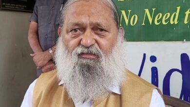 हरियाणा मंत्री अनिल विज का बयान: कथावाचकों से नहीं, संतों के ज्ञान से समझें सच्चाई, तेजस्वी के दो मतदाता कार्ड से राहुल गांधी का ‘फ्यूज’ उड़ा