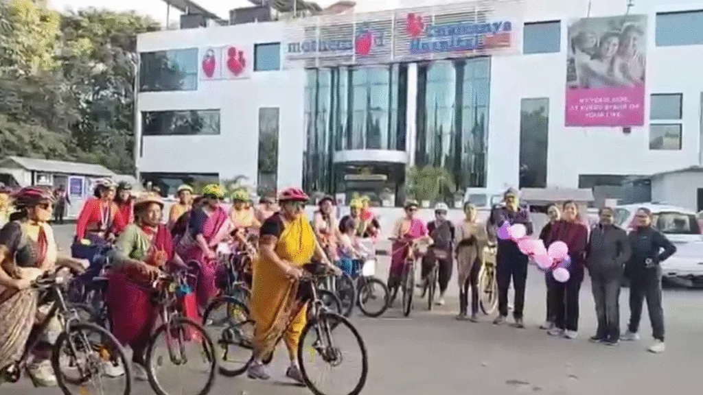साड़ी पहन महिलाओं ने 10 किमी साइकिल दौड़ाई, पंजाबी बीट्स पर किया ज़ुम्बा