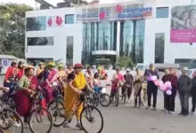 साड़ी पहन महिलाओं ने 10 किमी साइकिल दौड़ाई, पंजाबी बीट्स पर किया ज़ुम्बा