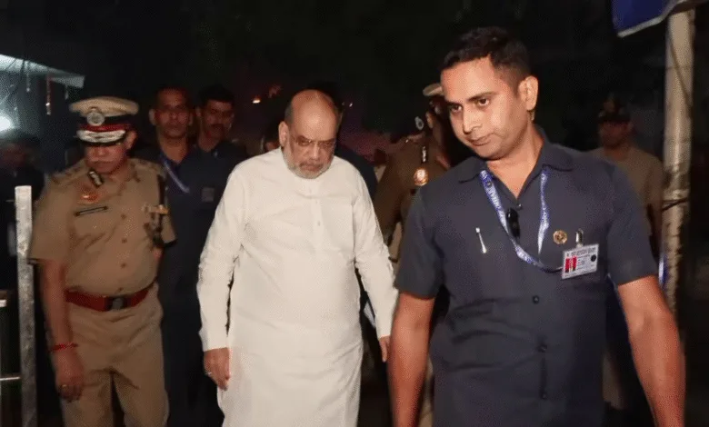 Delhi Blast News: लाल किला मेट्रो स्टेशन के पास भीषण विस्फोट, 8 की मौत — अमित शाह घटनास्थल पर पहुंचे