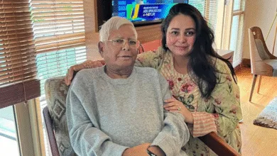 BIG BREAKING: चुनाव हारते ही लालू परिवार में बड़ा धमाका! रोहिणी आचार्य ने पार्टी-परिवार से नाता तोड़ा, दो नाम लेकर मचाई सनसनी—कौन हैं ये लोग?