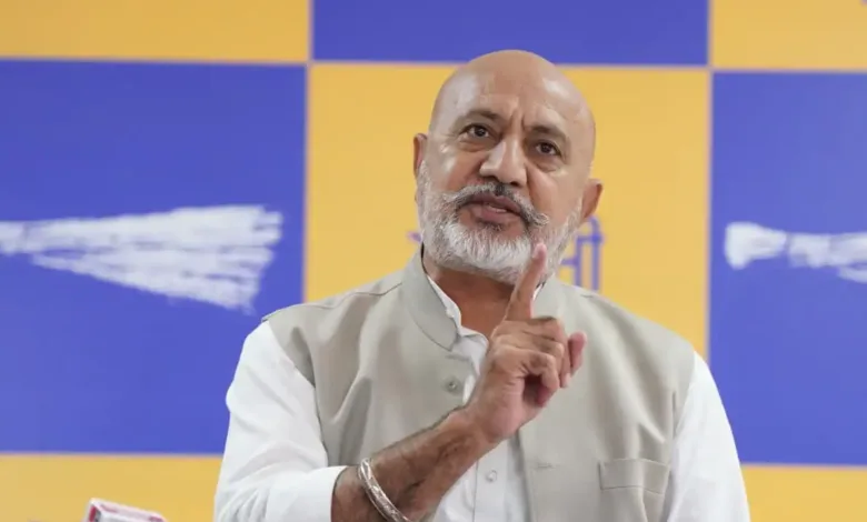 ‘जब पता था 350 करोड़ में बिकी थी CM की कुर्सी, फिर चुप क्यों रहे?’—AAP नेता बलतेज पन्नू का सुनील जाखड़ पर बड़ा हमला