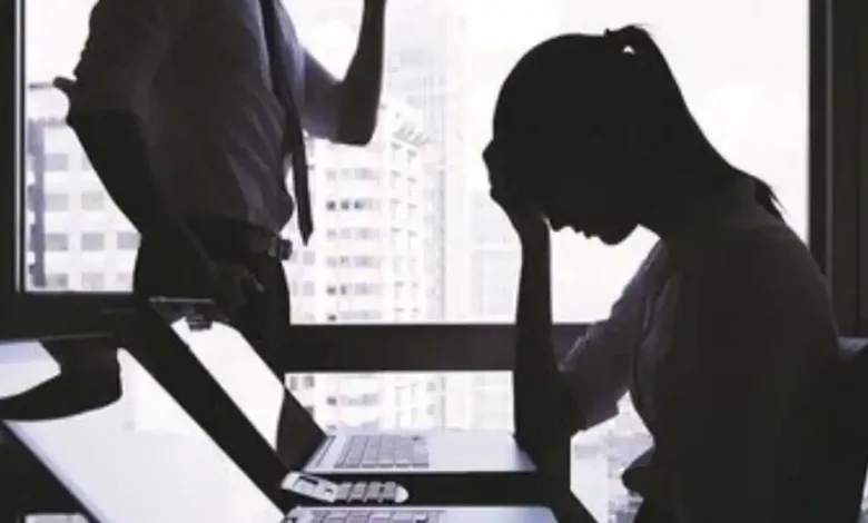 Shocking News: ड्यूटी टाइम से पहले पहुंची तो नौकरी गई! कंपनी का आरोप सुनकर हर कोई हैरान