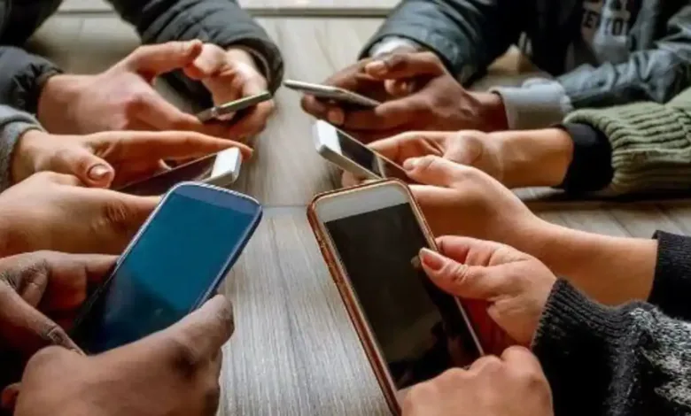 mobile-addiction-2025-brain-depression-anxiety