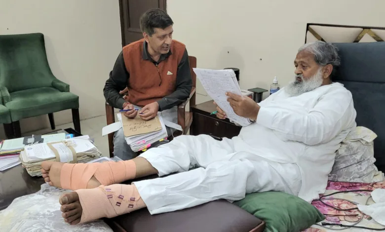 फाइलों पर ब्रेक नहीं: ऊर्जा मंत्री अनिल विज ने तय की ‘जीरो पेंडेंसी’ की नीति